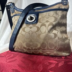 Vintage Coach Penelope Signature Santern Crossbody